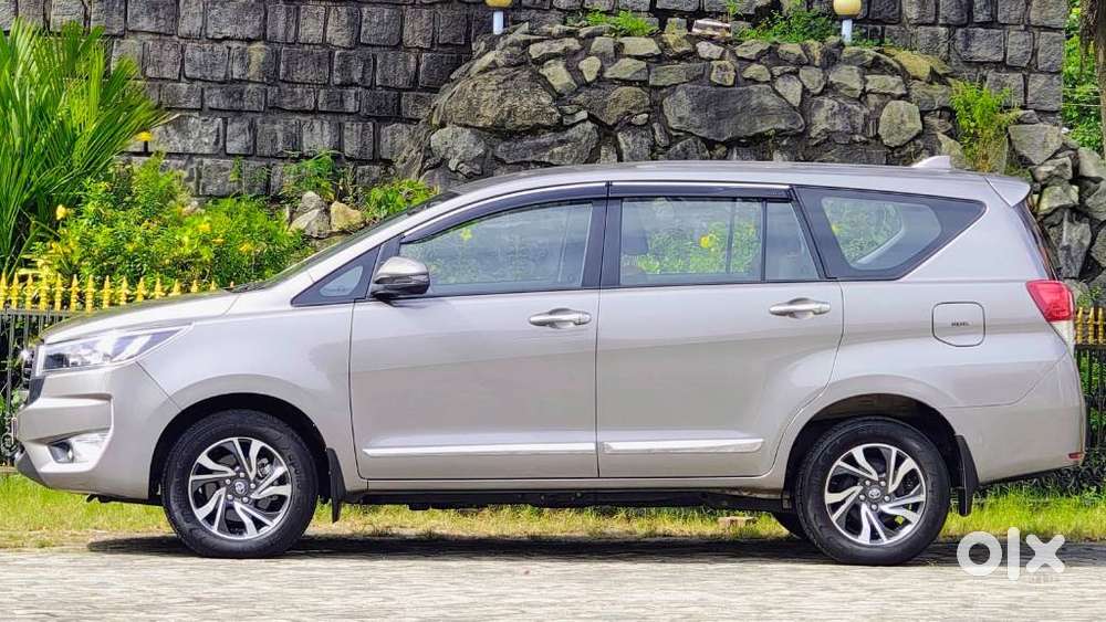 Toyota Innova Crysta [2020-ongoing] 2.7 Gx Mt 8 Str, 2025, Diesel