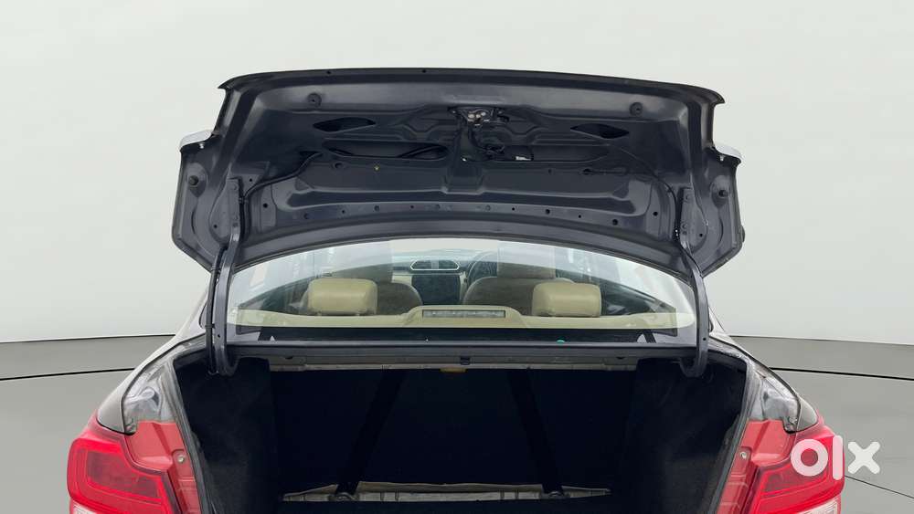 Maruti Suzuki Swift Dzire Amt Vxi, 2022, Petrol