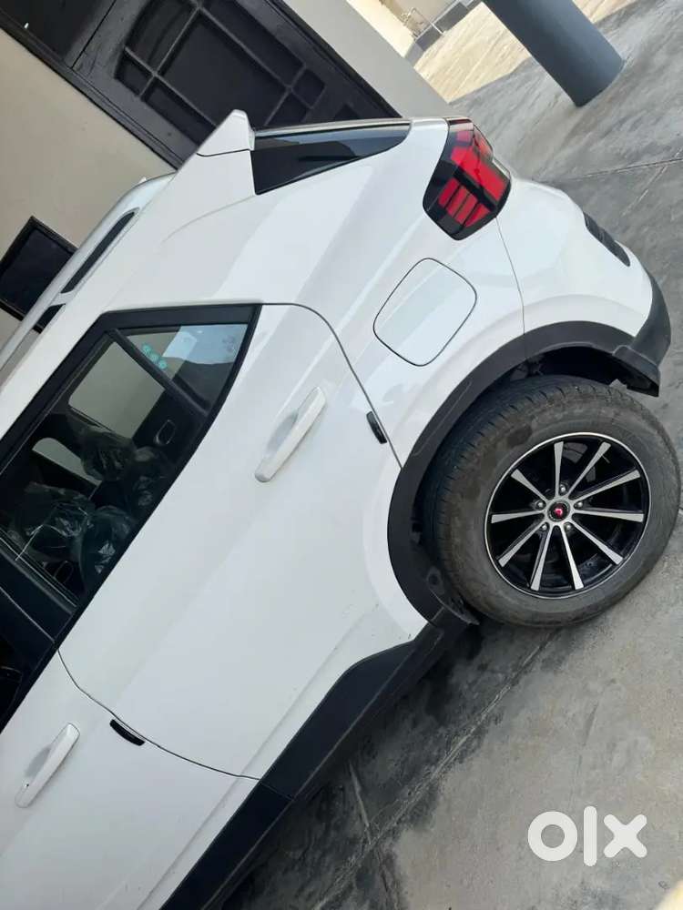 Venue S Plus
2025 Model
Alloy Wheel
Brand New Condition