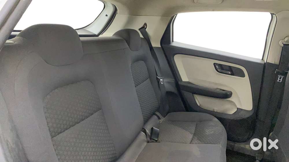 Tata Altroz 1.2 Xt, 2022, Petrol