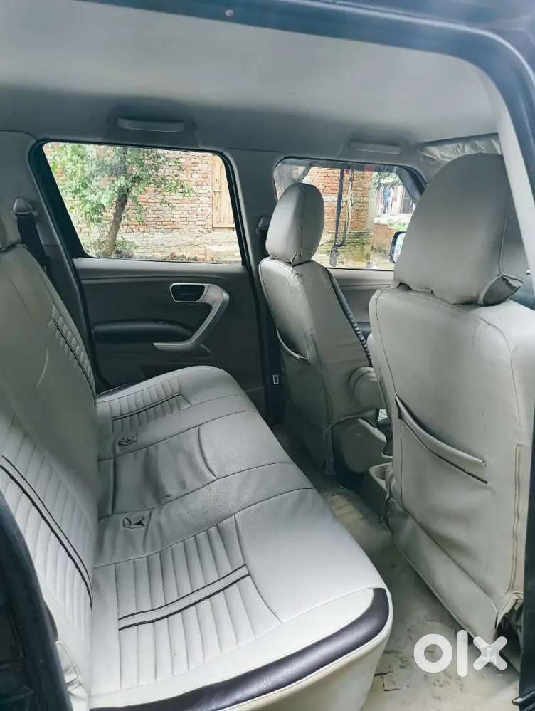 Mahindra Tuv 300 2016 Dual Tone