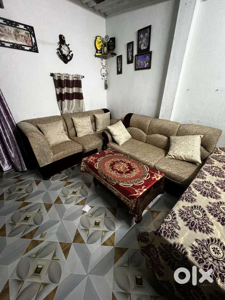 Sagon kaath  Double Bed  or sofaa bhi hai sath me
