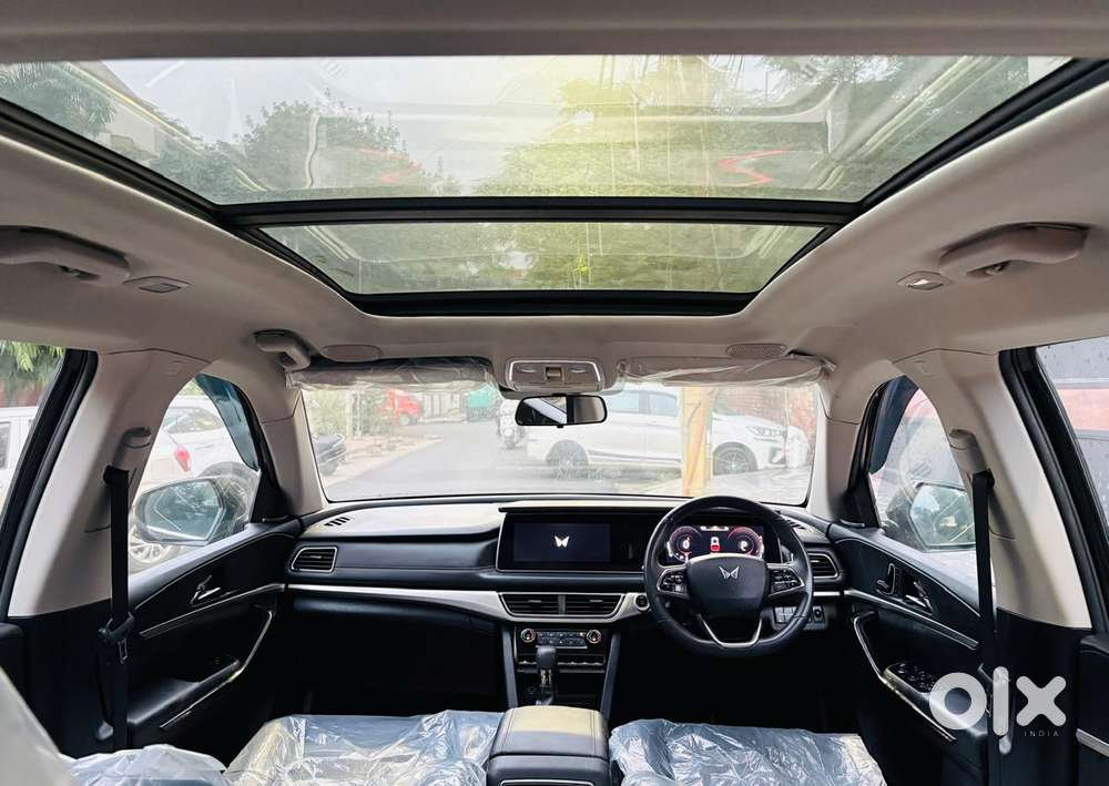 Mahindra Xuv700 2.2 Ax 7 Diesel At Luxury Pack Str, 2025, Diesel