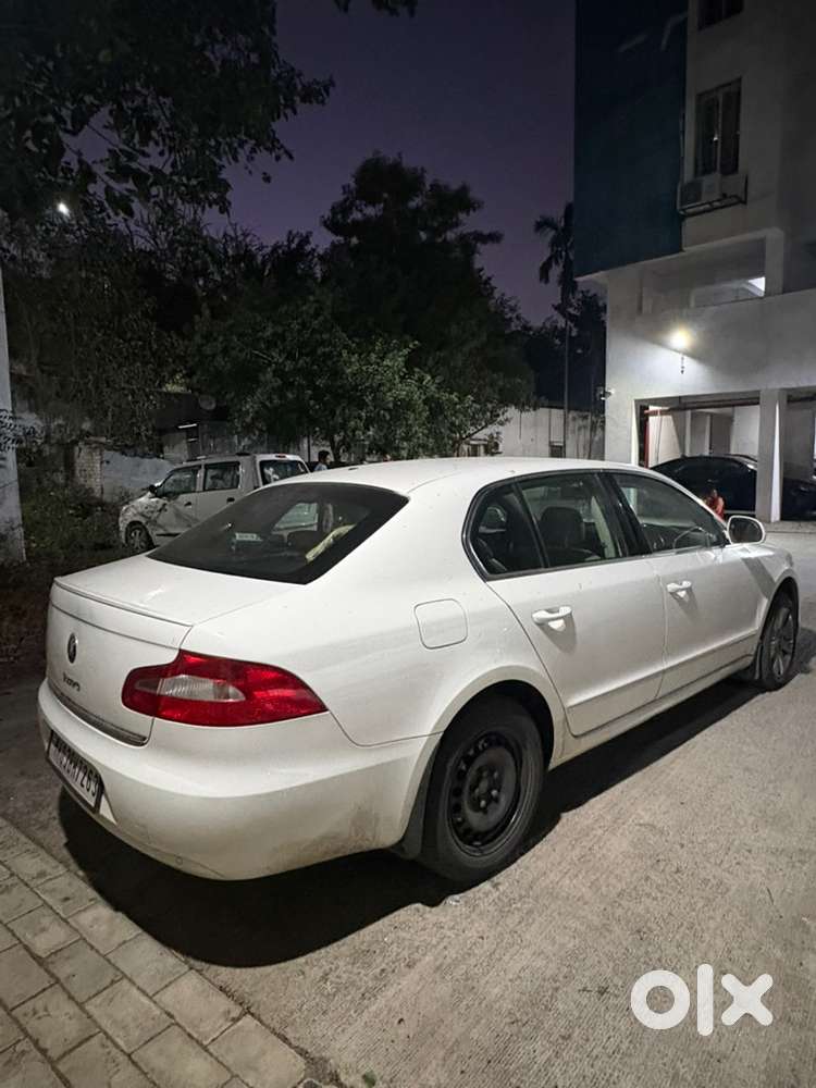 Skoda Superb Elegance 2013 Model