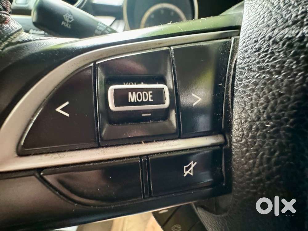 2020 Maruti Suzuki Swift Vxi Amt Petrol