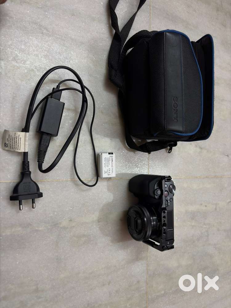 Sony ZV-E10 Mirrorless Camera with 16-50mm Lens +SmallRig Cage