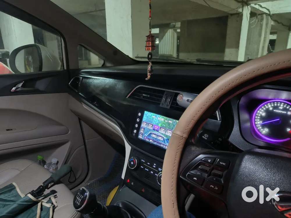 Mahindra Marazzo  M8 2018