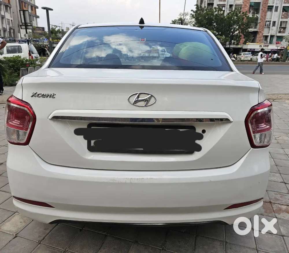 Hondai Xecnt White Colour.