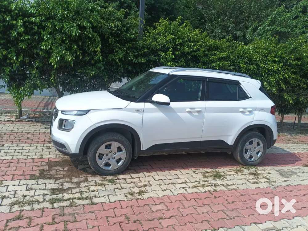 Hyundai Venue 2021 Petrol 42237 Km Driven