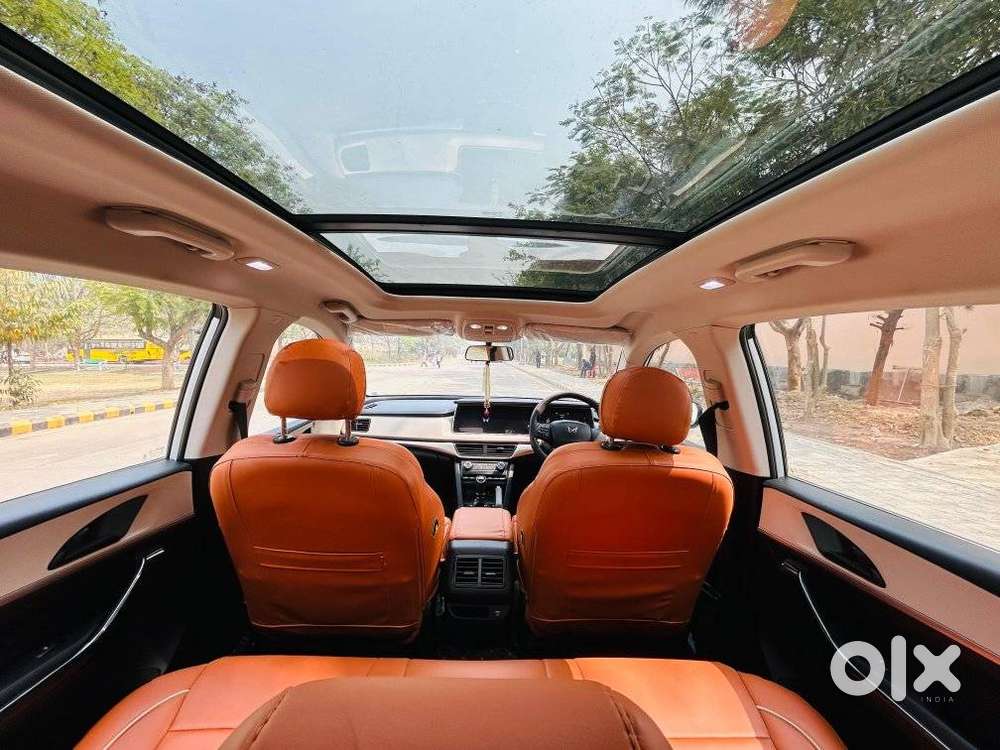 Mahindra Xuv700 2.0 Ax 5 Petrol Mt Str, 2022, Petrol