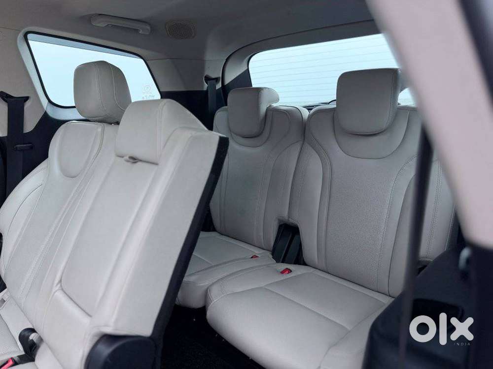 Mahindra Xuv700 2.2 Ax 7 Diesel At Luxury Pack Str Awd, 2022, Diesel
