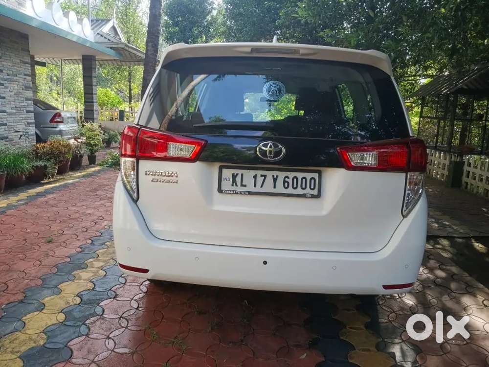 Toyota Innova Crysta 2024