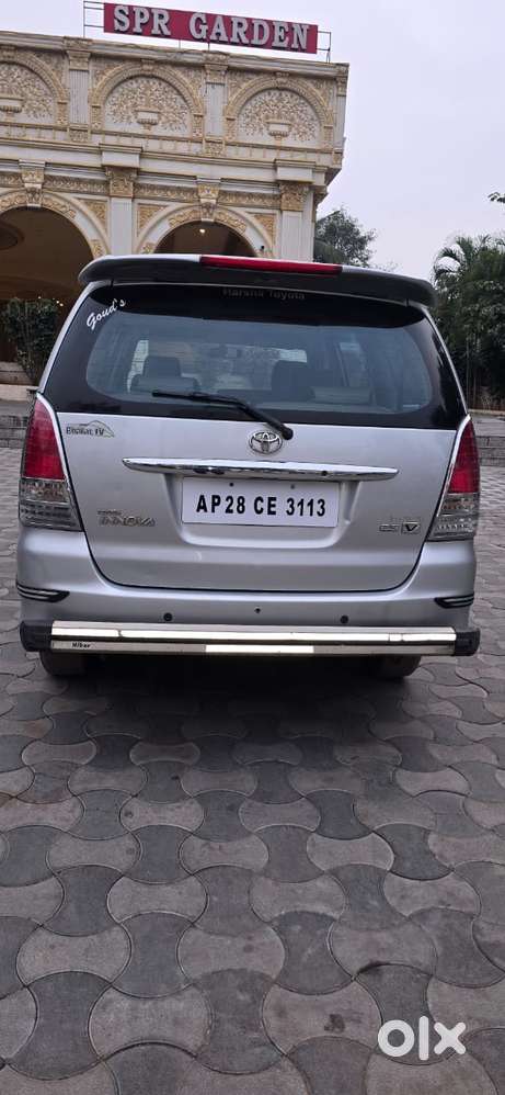 Toyota Innova 2004-2011 2.5 V Diesel 8-seater, 2010, Diesel
