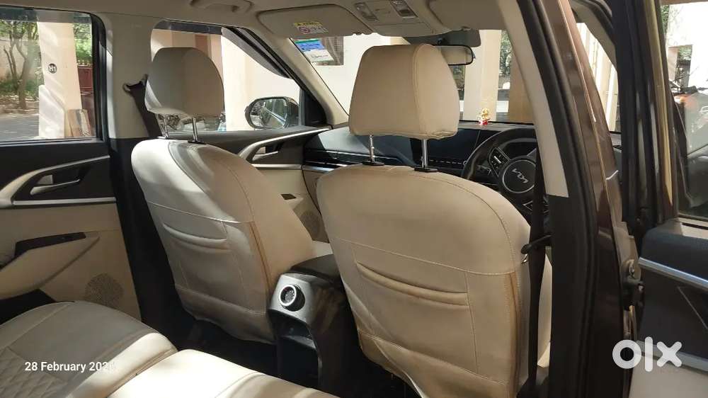 Kia Carens 2022 Petrol 180000 Km Driven