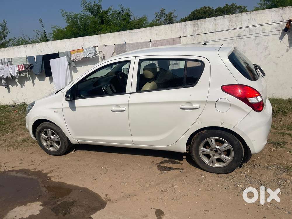 Hyundai I20 Cng & Hybrids Well Maintained