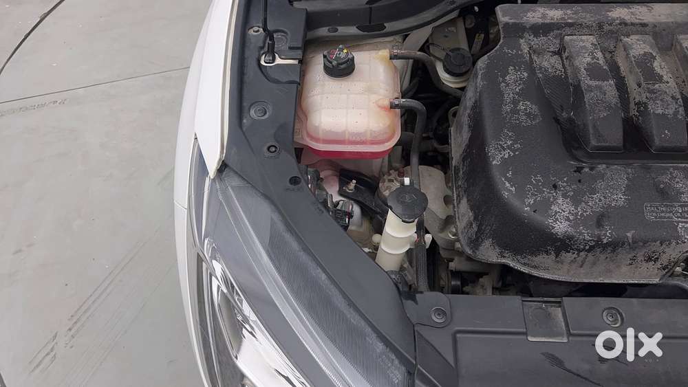 Mahindra Xuv700 2.0 Ax 7 Petrol Mt Str, 2022, Petrol