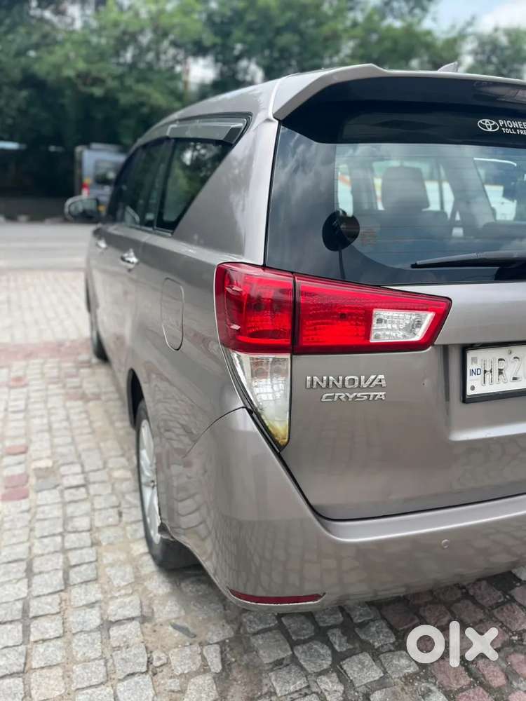 Toyota Innova Crysta 2.8 Zx At 7 Seater, 2016, Diesel