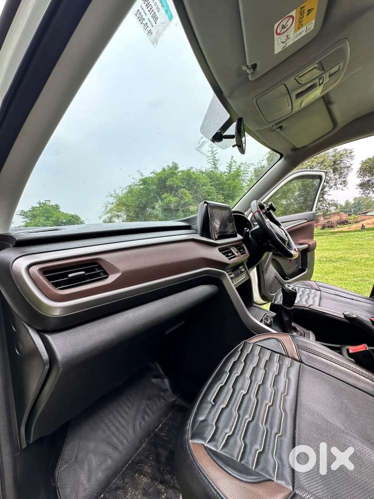 Maruti Suzuki Brezza 1.5 Zxi At Smart Hybrid Dual Tone, 2022, Petrol
