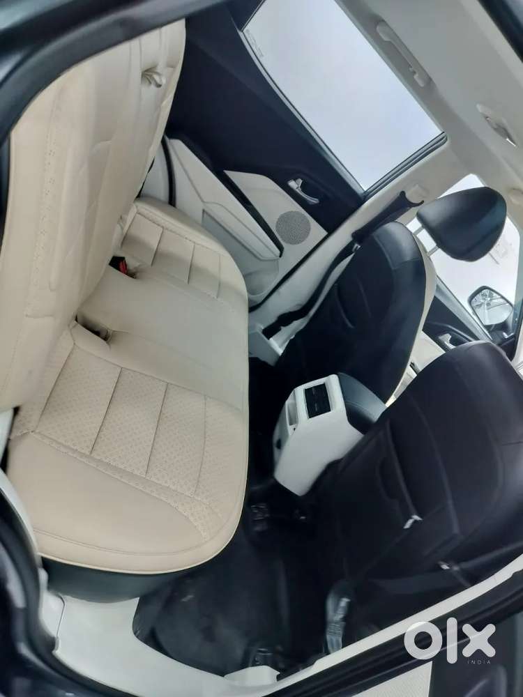 Mahindra Xuv 3xo Ax5 Pm Mt, 2024, Petrol