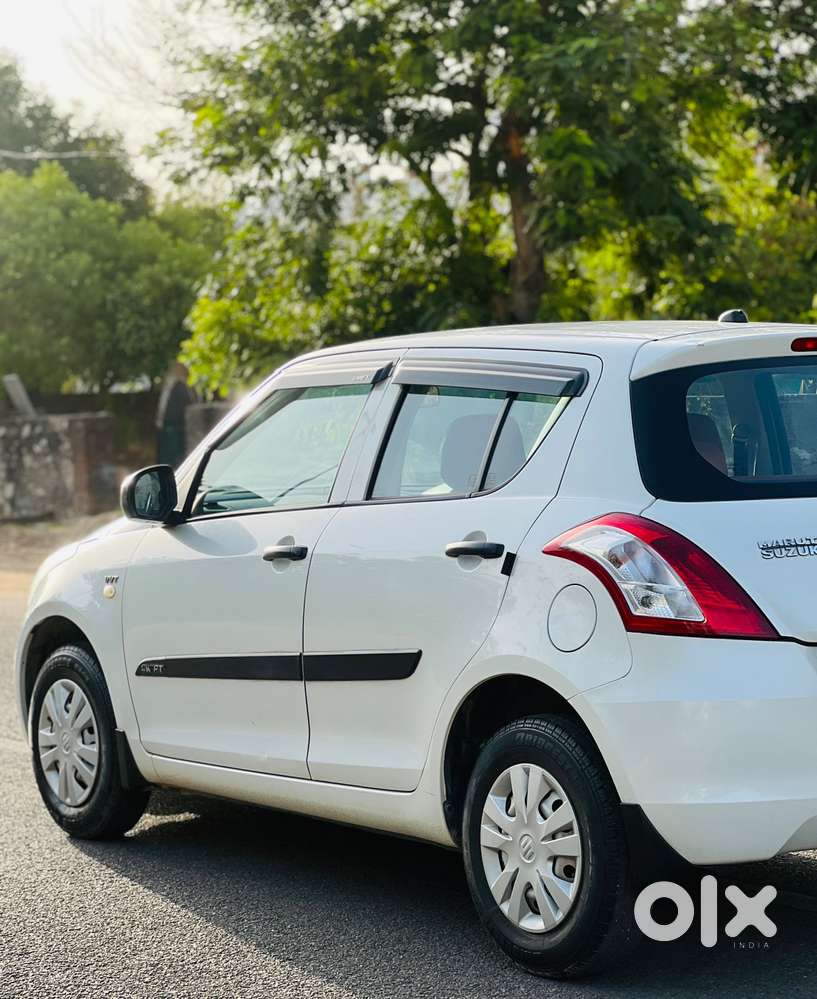 Maruti Suzuki Swift Lxi Optional-o, 2017, Petrol