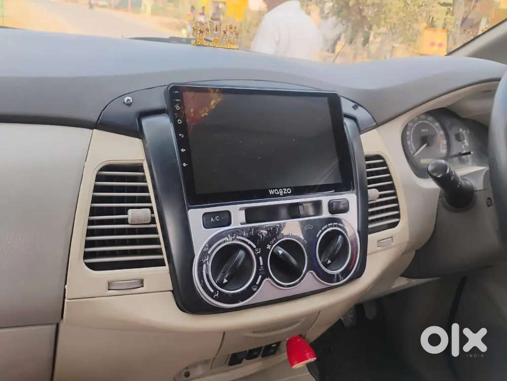 Innova 2.5 G (2011) 7 Seater Showroom Tack Vehicle