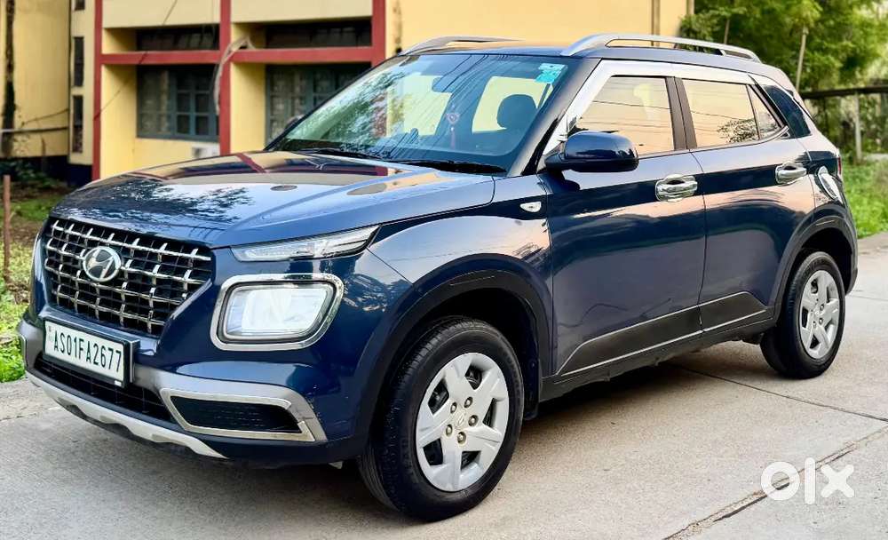 Hyundai Venue 2022 Petrol 65000 Km Driven