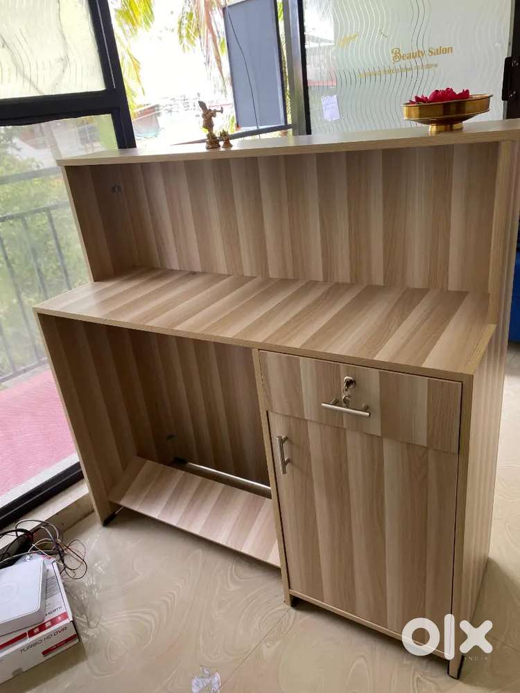 Reception table