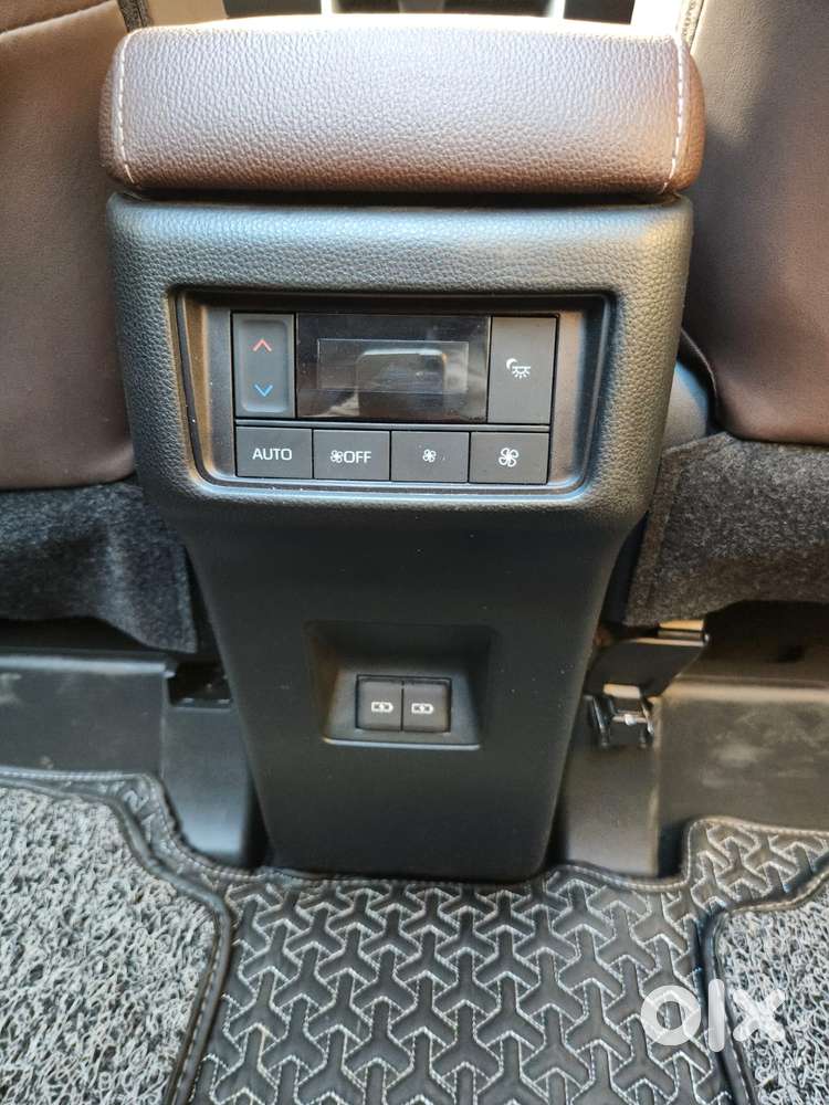 Toyota Innova Hycross 2.0 Zx Hybrid 7 Str, 2025, Petrol