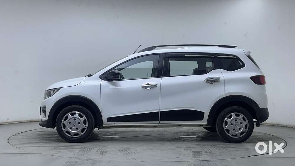 Renault Triber Rxz, 2022, Petrol