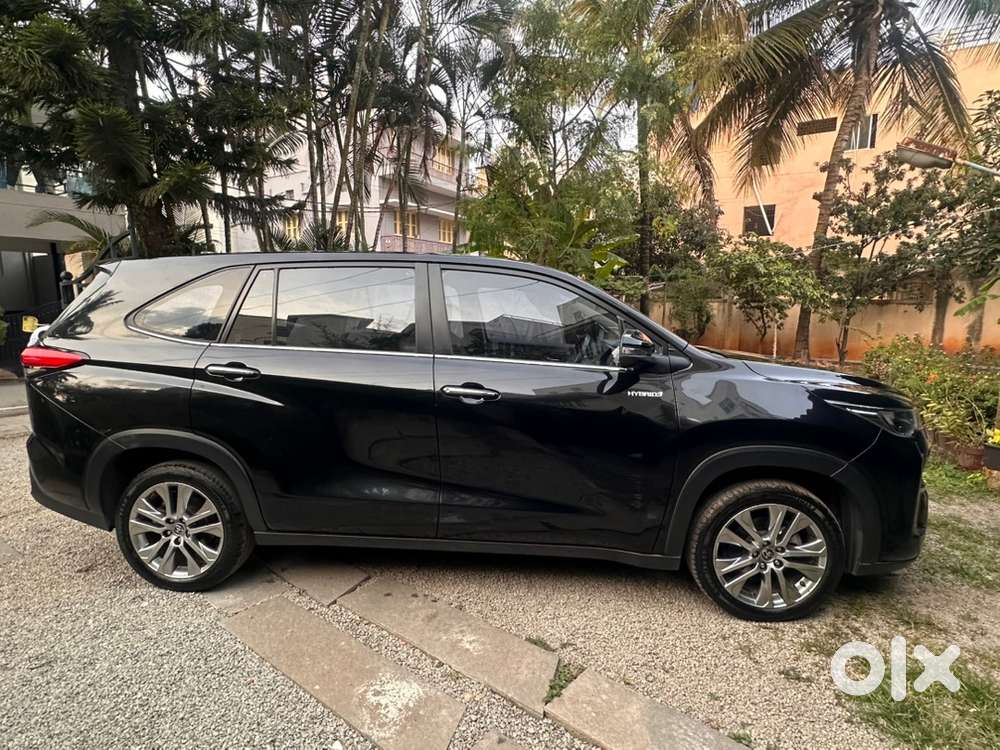 Toyota Innova Hycross 2023