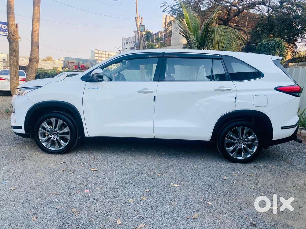 Toyota Innova Hycross 2.0 Zx (o) Hybrid 7 Str, 2024, Petrol