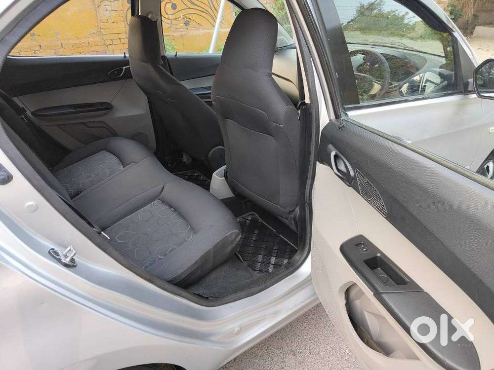 Tata Tiago 1.2 Revotron Xt (o), 2016, Petrol