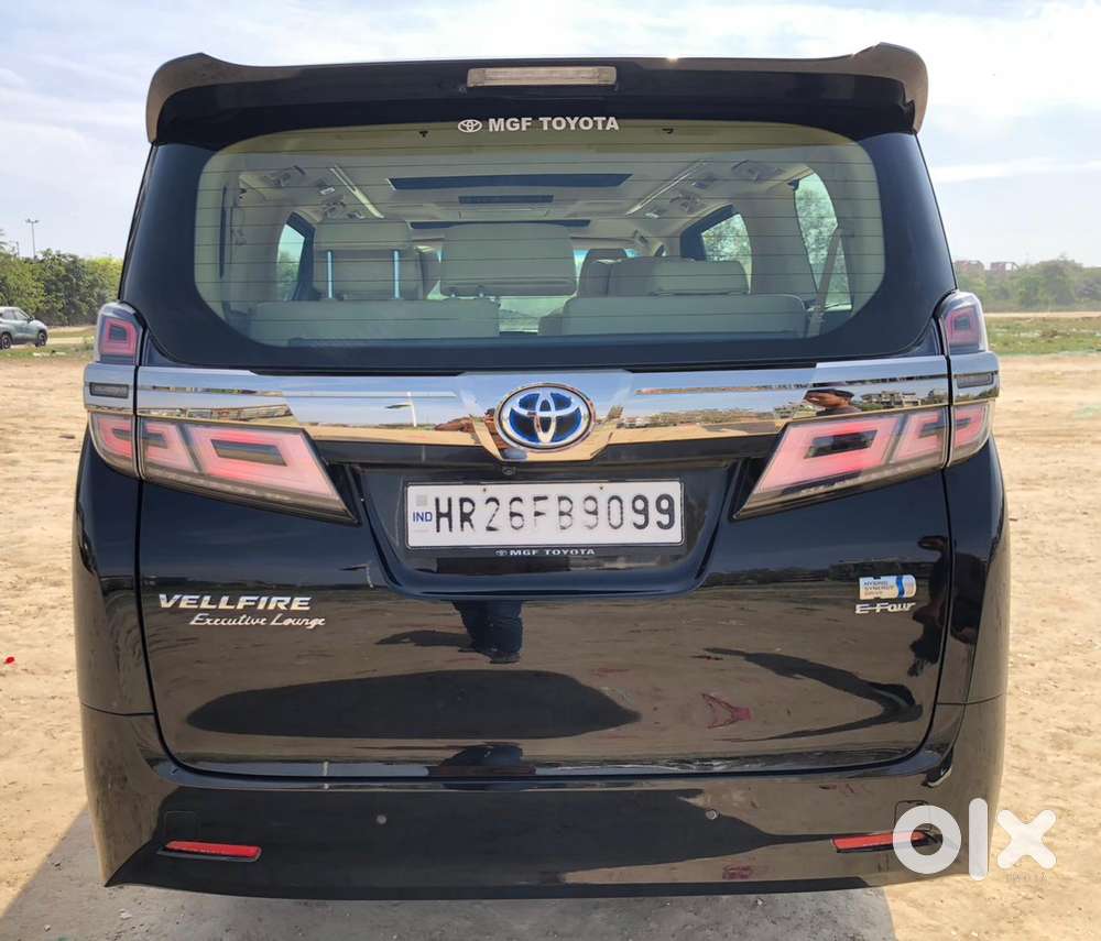 Toyota Vellfire 2.5 Executive Lounge, 2023, Cng & Hybrids