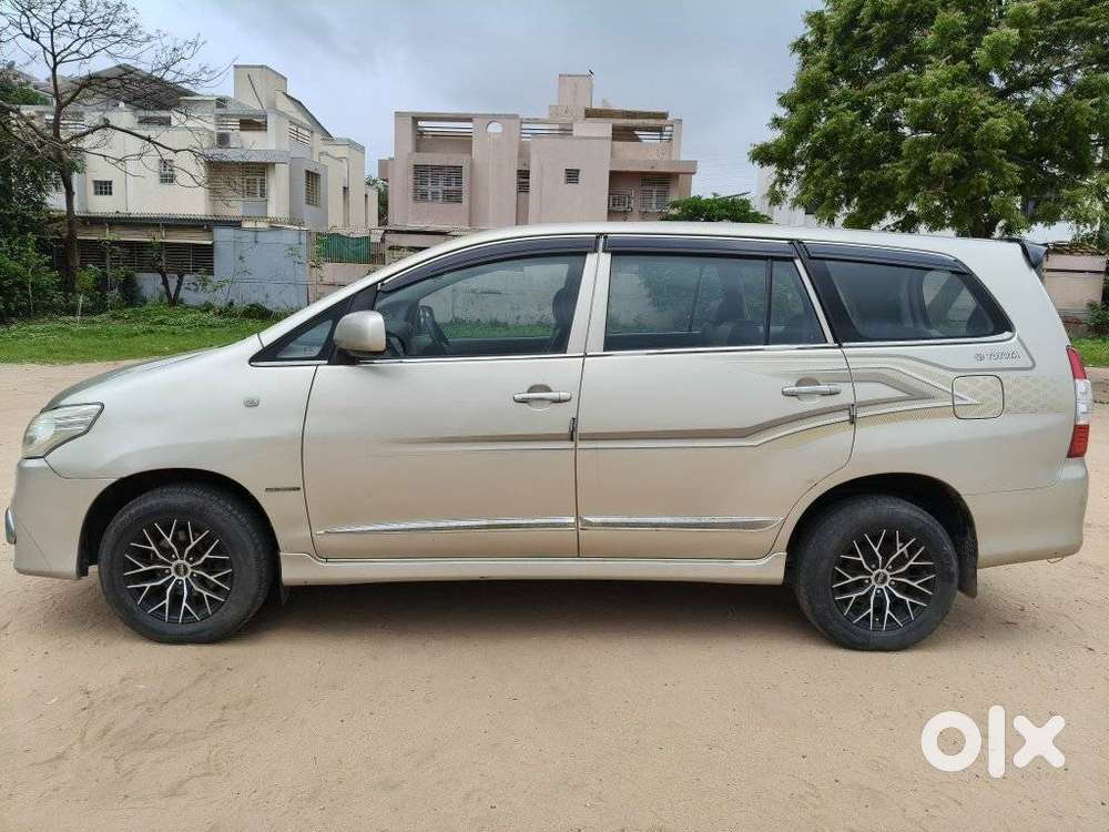 Toyota Innova 2.5 Gx (diesel) 8 Seater Bs Iv, 2015, Diesel