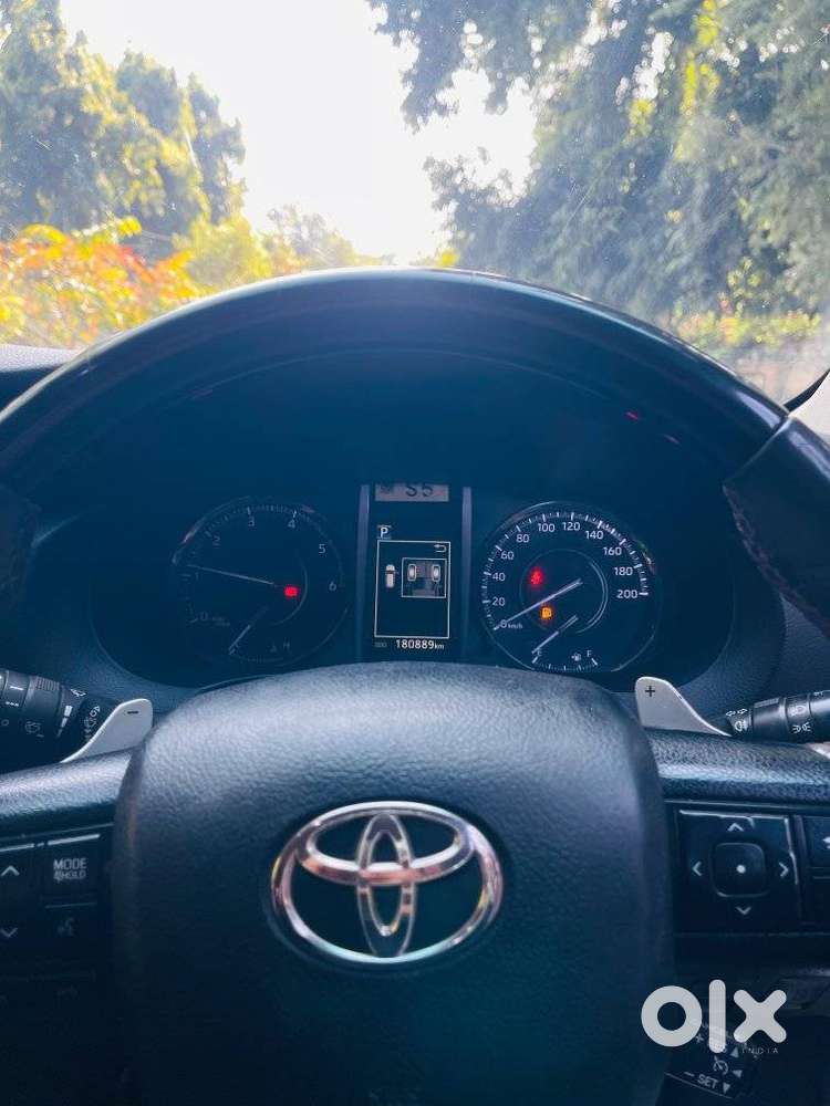 Toyota Fortuner Legender