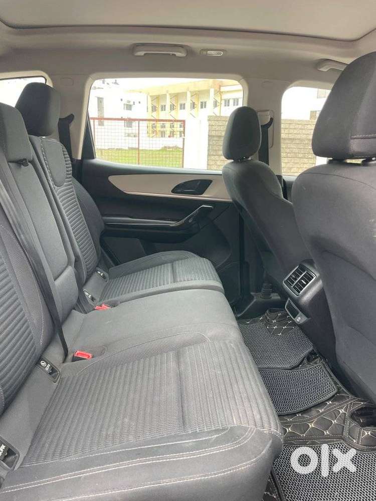 Mahindra Xuv700 2.2 Ax 5 Diesel At 7 Str, 2022, Diesel