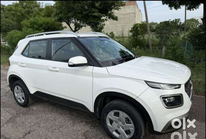Hyundai Venue S (o) 1.2 Petrol Knight Edition, 2021, Petrol