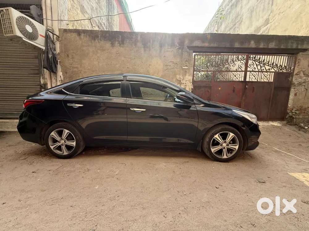 Verna Sedan Black