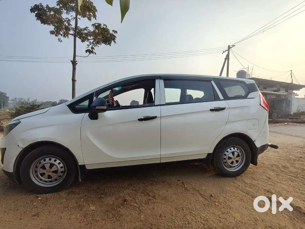 Mahindra Marazzo 2022 Diesel 130000 Km Driven