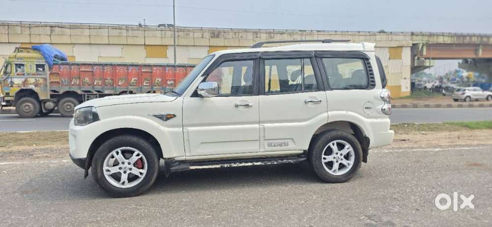 Mahindra Scorpio S10 8 Seater, 2016, Diesel