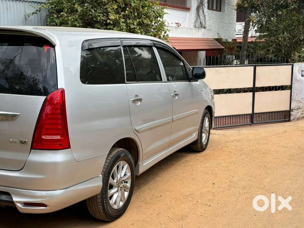 Toyota Innova 2013 Diesel Well Maintained.