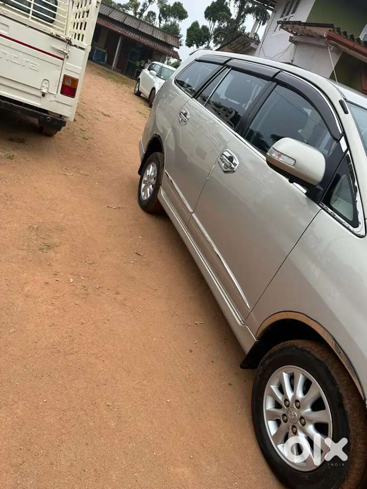 Toyota Innova 2015