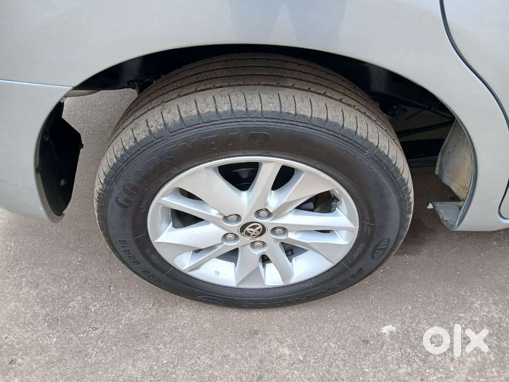 Toyota Innova Crysta 2.8 Gx At 8 Seater, 2017, Diesel