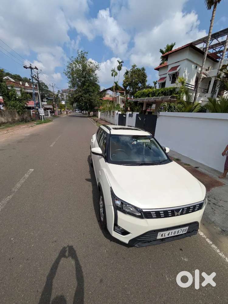 Mahindra Xuv300 Automatic 2024 Petrol Sunroof Model Well Maintained