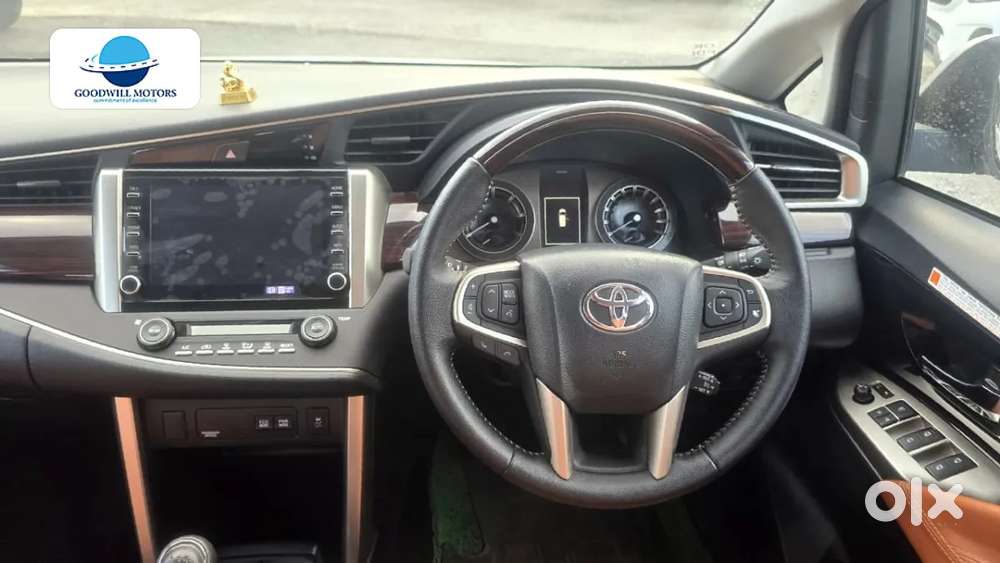 Toyota Innova Crysta [2020-ongoing] 2.4 Vx 8 Str, 2025, Diesel