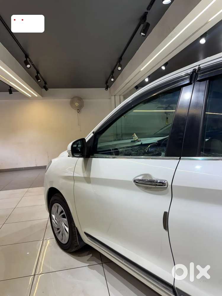Maruti Suzuki Ertiga Vxi At, 2022, Petrol