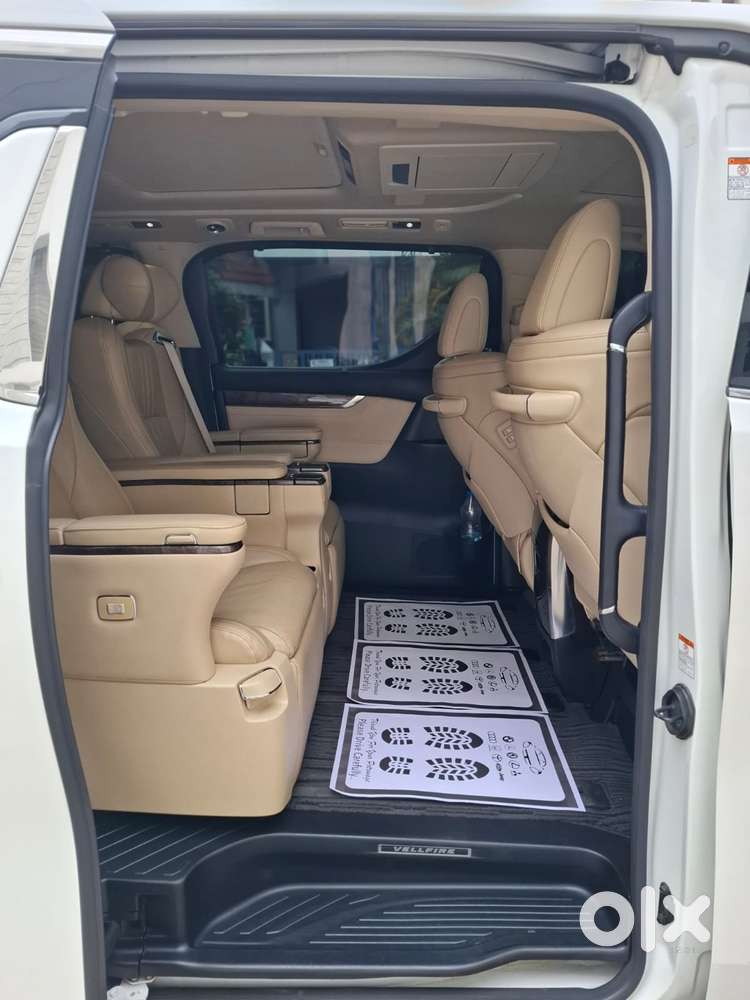 Toyota Vellfire 2.5 Executive Lounge, 2021, Petrol