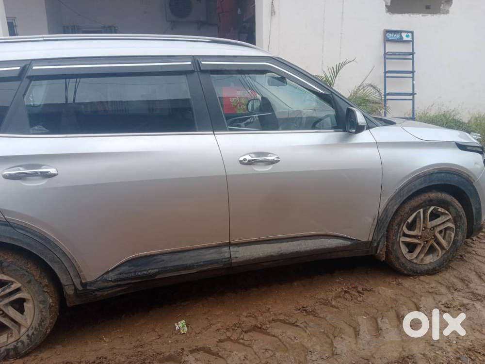 Kia Carens Prestige Plus 2022 Diesel 2-owner