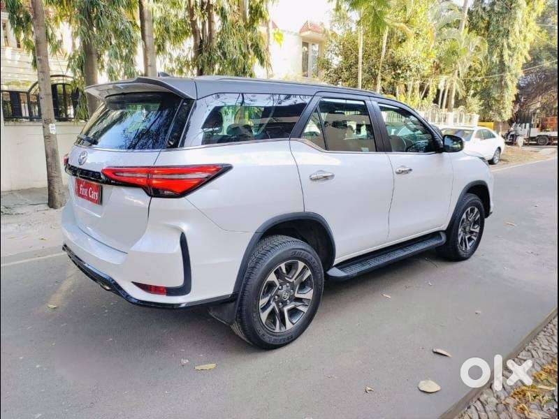 Toyota Fortuner Legender