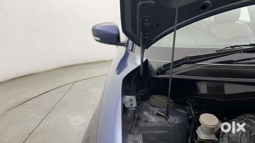 Maruti Suzuki Dzire Vxi Ags, 2022, Petrol